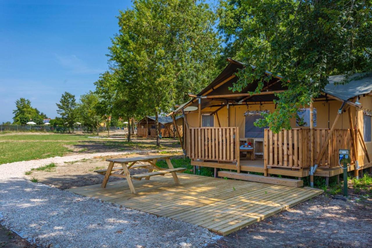Agriturismo Tenuta Regina - Glamping Luxury Lodges And Apartments Palazzolo dello Stella Екстер'єр фото