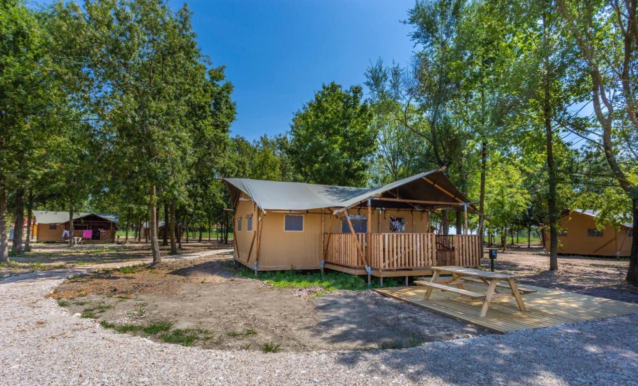 Agriturismo Tenuta Regina - Glamping Luxury Lodges And Apartments Palazzolo dello Stella Екстер'єр фото